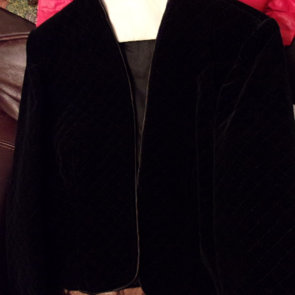 Vintage Black Velvity Blazer Lg. L50-5